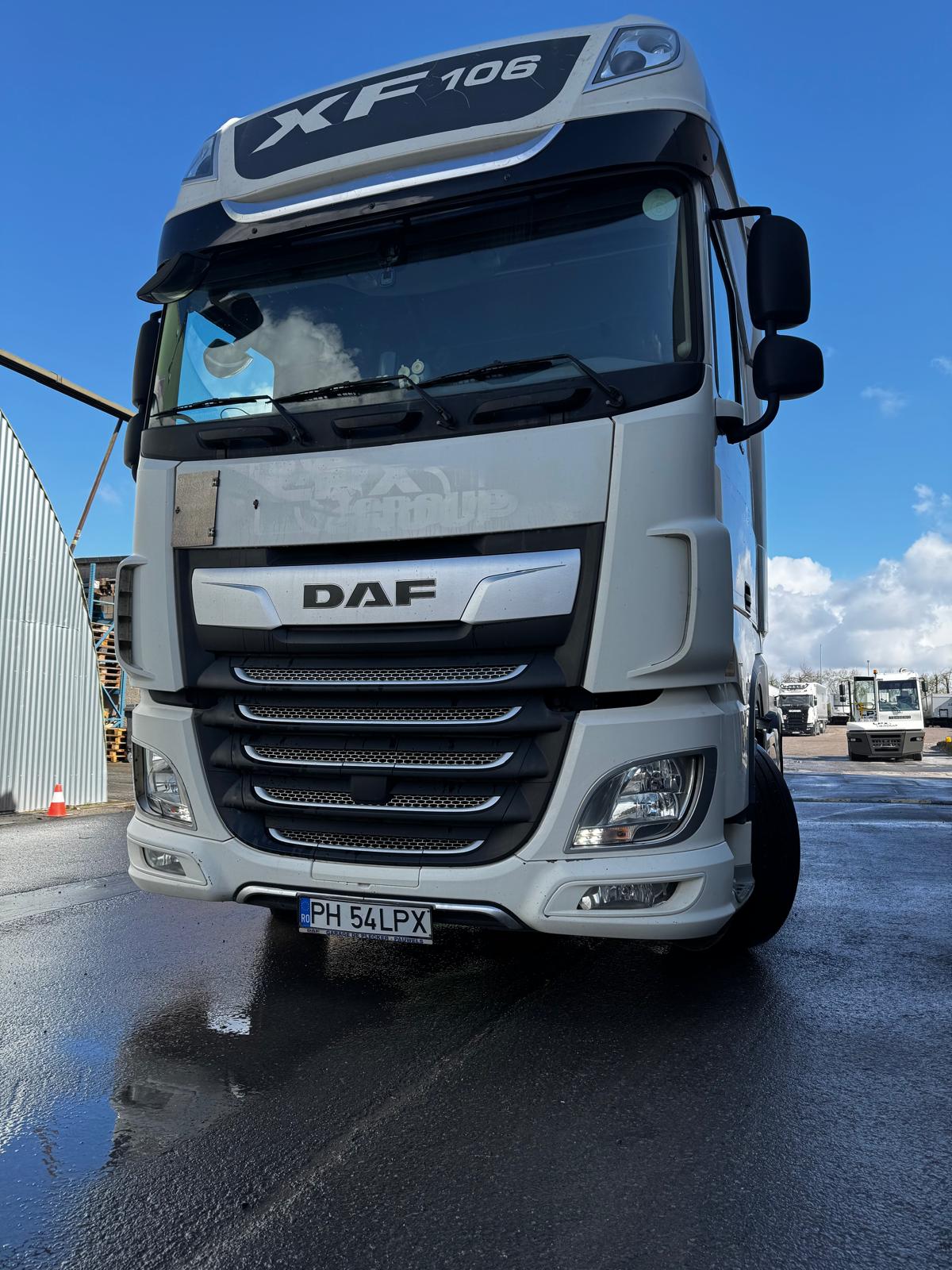 
								DAF XF480 821045km full									
