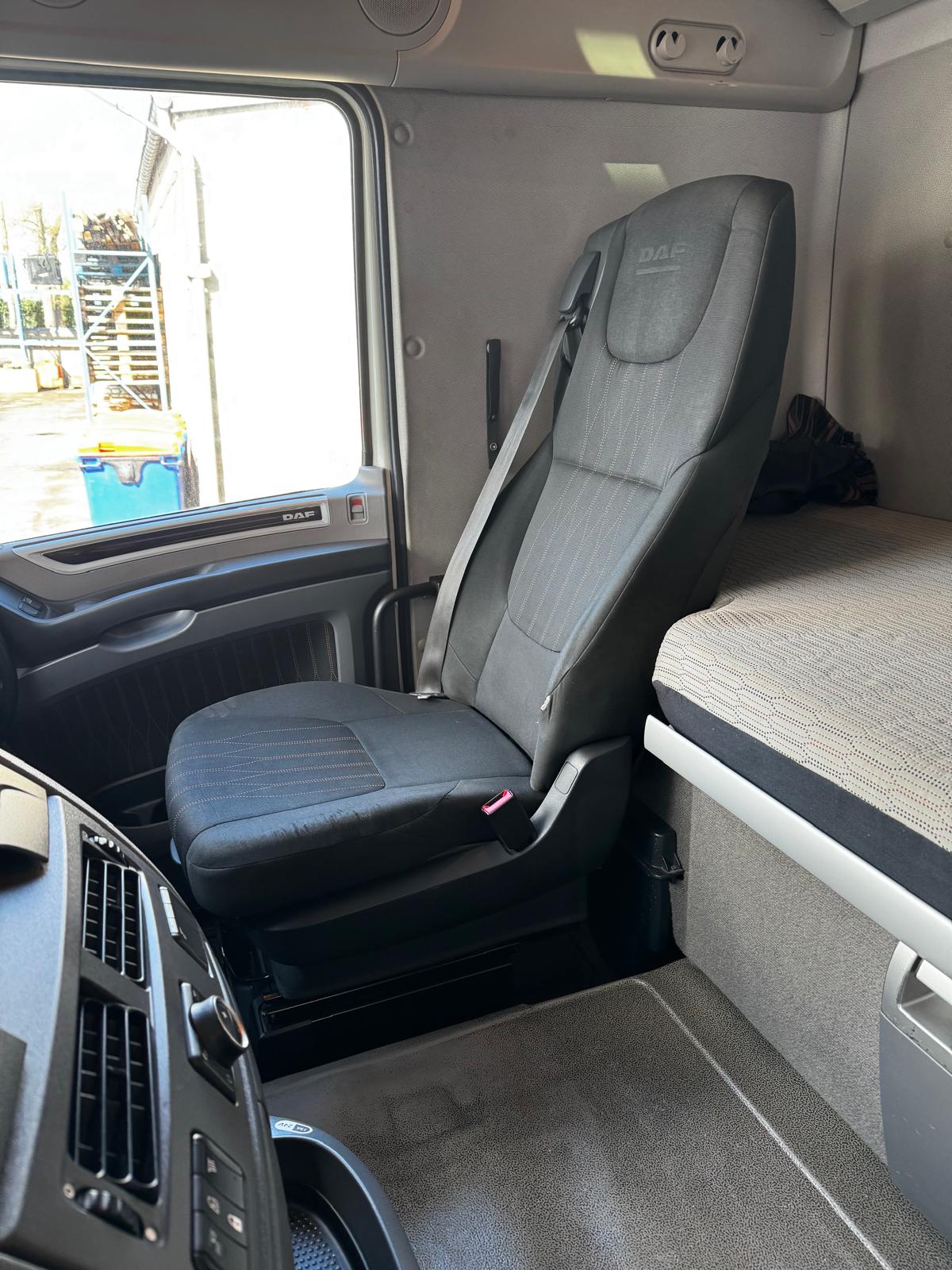 
								DAF XF480 814352 km full									