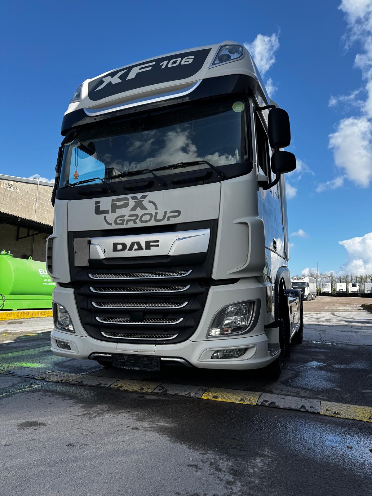 
								DAF XF480 814352 km full									